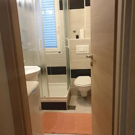 Ivy's Place Apartment